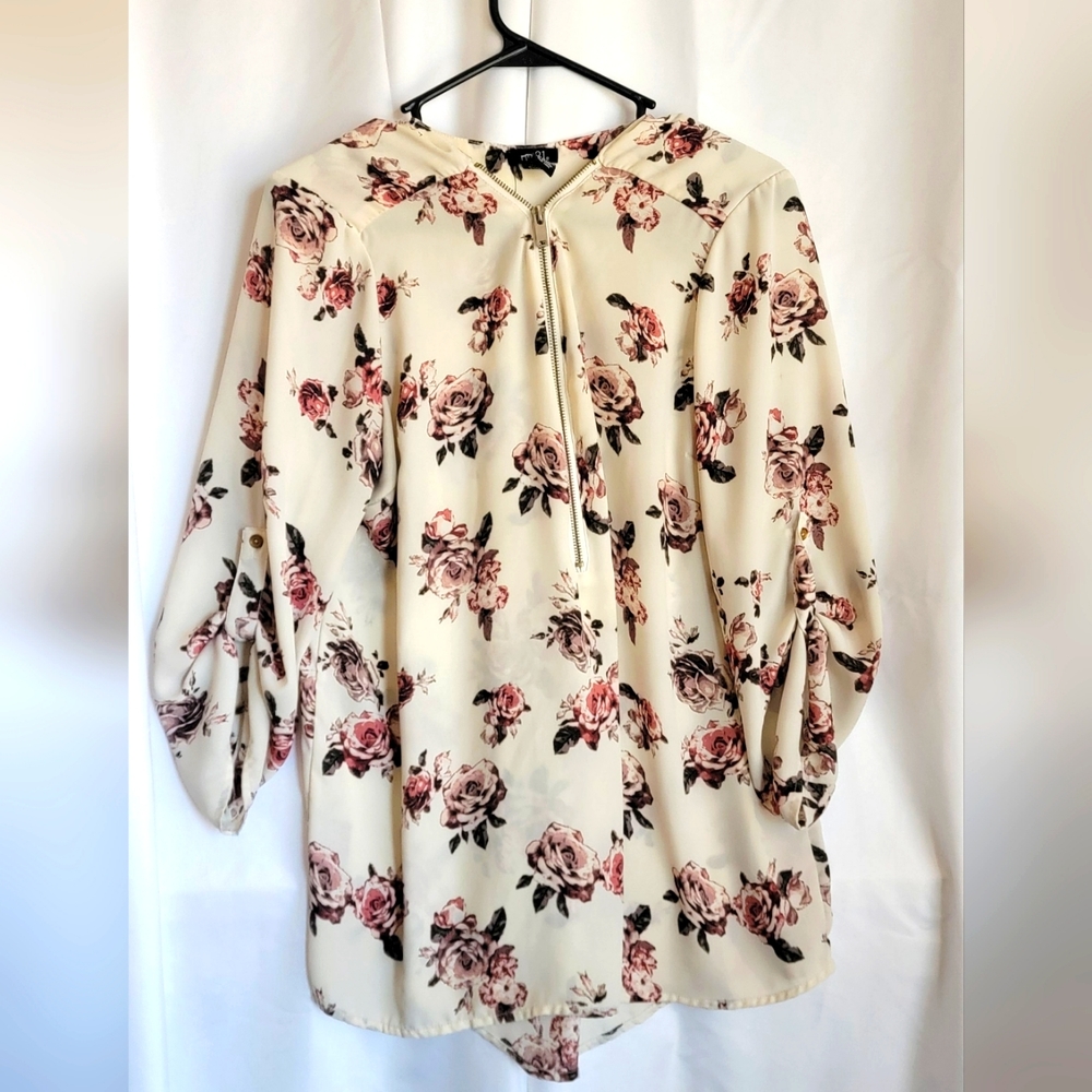 Floral v-neck plus size blouse